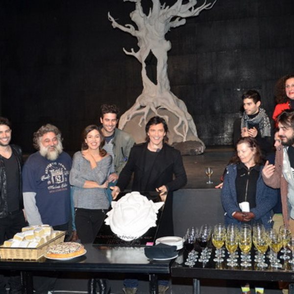 Σάκης Ρουβάς: Έκοψαν βασιλόπιτα στο θέατρο με το θίασο του "Ηρακλή"