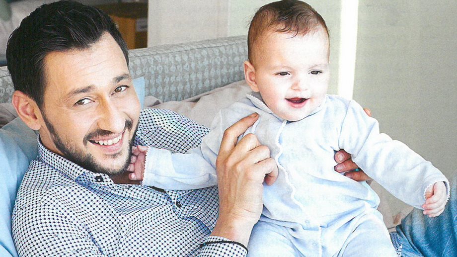 Πάνος Καλίδης: Φωτογραφίζεται πρώτη φορά με το γιο του και μιλάει για το γάμο του