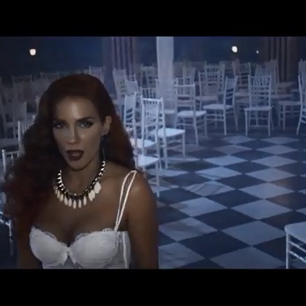 Το video clip της Κατερίνας Στικούδη για το τραγούδι "Με ένα σου φιλί" (video)