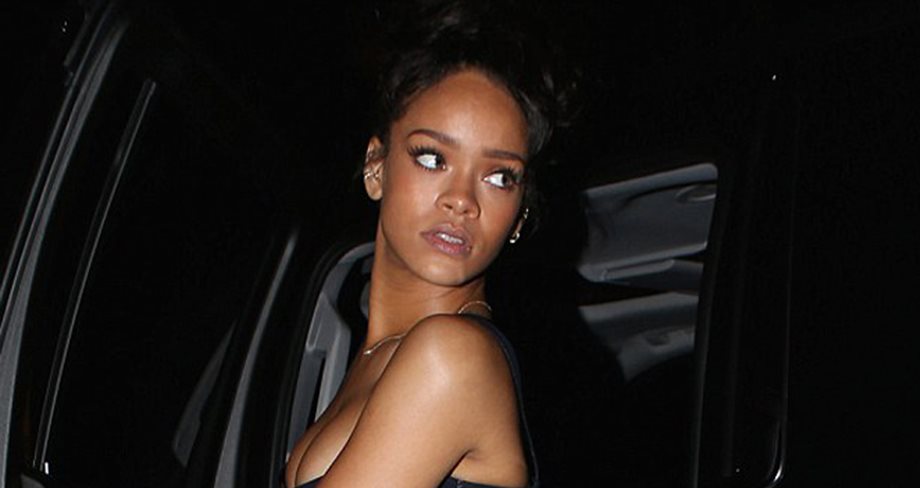 Rihanna: Μετά το φόρεμα - τούρτα στο κόκκινο χαλί, εμφανίστηκε με...