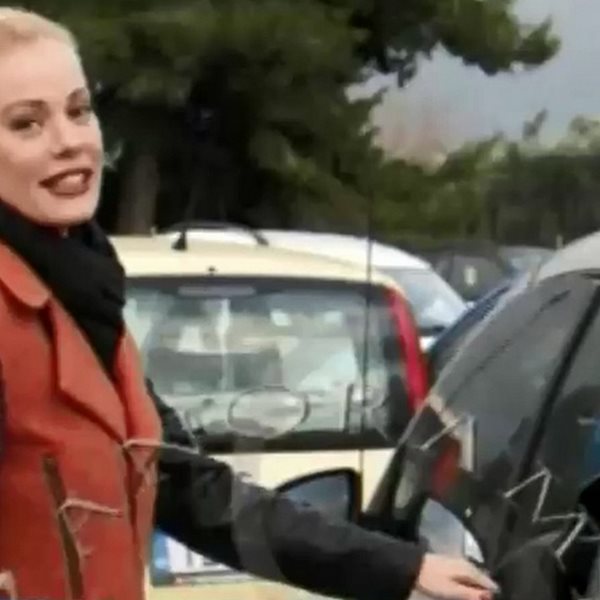 Zέτα Μακρυπούλια: Έβγαλε δίπλωμα οδήγησης στα 35 & πήρε το πρώτο της αμάξι - VIDEO