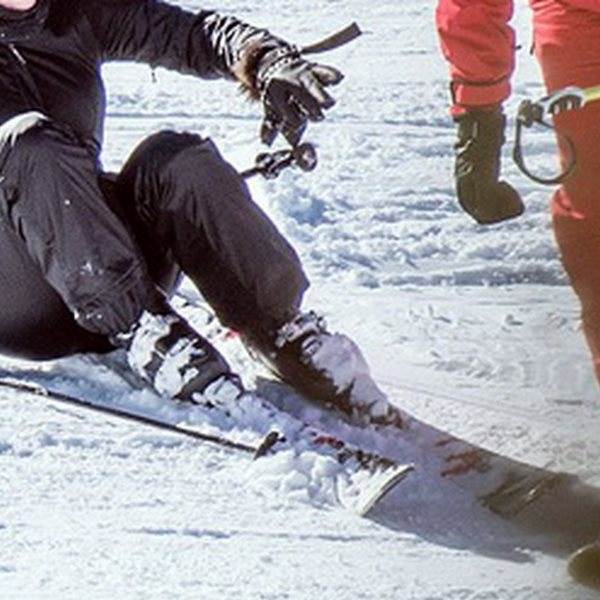 Το νέο ζευγάρι της showbiz πήγε για σκι στα χιόνια και είχε ατύχημα - Φωτογραφίες