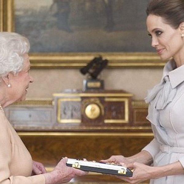 Angelina Jolie: Συνάντησε τη Bασίλισσα Ελισάβετ
