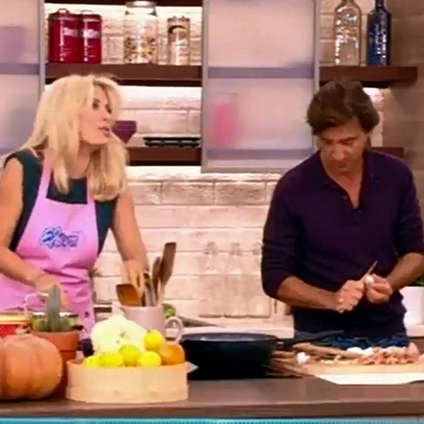 Mακαρονάδα δια χειρός Ελένης Μενεγάκη που μπήκε στην κουζίνα! (Videos)
