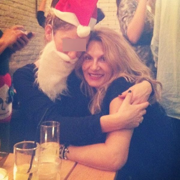 Η ηθοποιός ντύθηκε Άγιος Βασίλης και πόζαρε με την μητέρα της!
