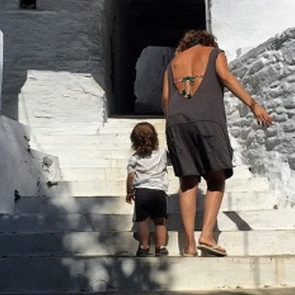 H Eλληνίδα celebrity με το γιο της λίγο μετά τη βάπτιση!