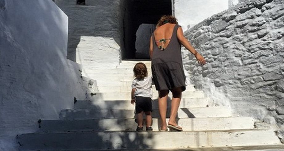 H Eλληνίδα celebrity με το γιο της λίγο μετά τη βάπτιση!
