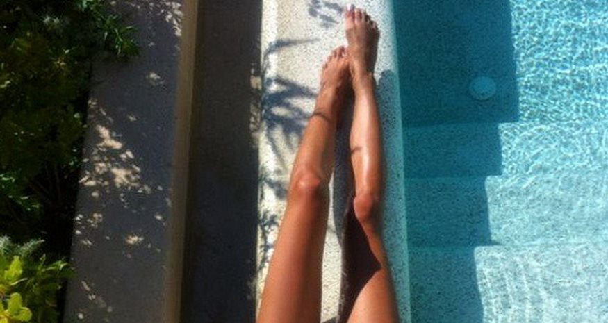 Αν και πρώτη Σεπτέμβρη κάνει ακόμα διακοπές και απολαμβάνει τον ήλιο δίπλα στην πισίνα
