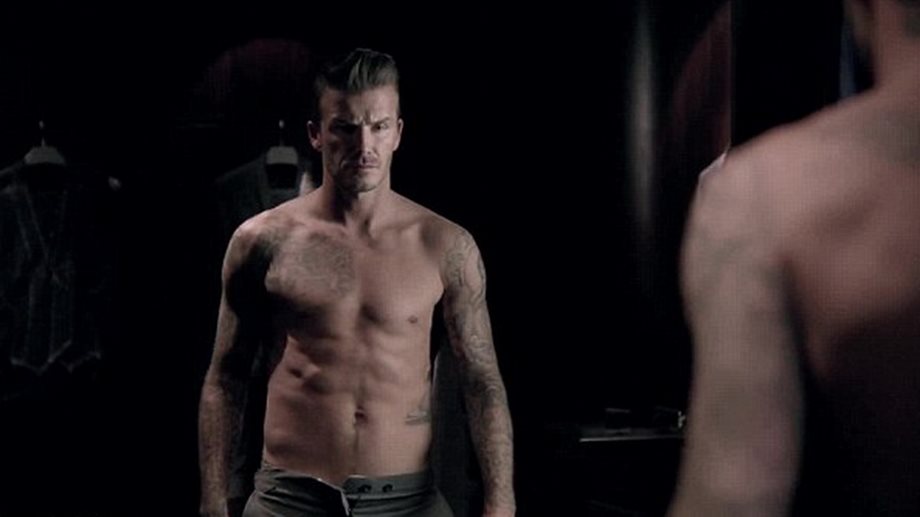 Ποιος έχει βαρεθεί να βλέπει τον David Beckham γυμνό; Κανείς! (video)