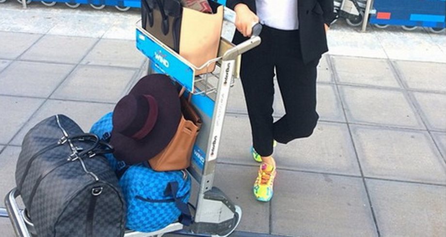 Πόσες βαλίτσες χρειάστηκε η Ελληνίδα celebrity για να ταξιδέψει μία εβδομάδα στο Μιλάνο;