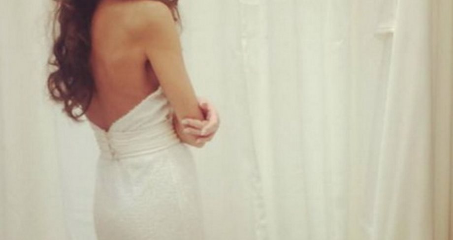 Η καλλονή μανούλα της ελληνικής showbiz... ντύθηκε νύφη! 