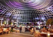 Ο εντυπωσιακός χώρος της εσωτερικής πισίνας του ξενοδοχείου Rodos Palace, όπου έγινε η δεξίωση