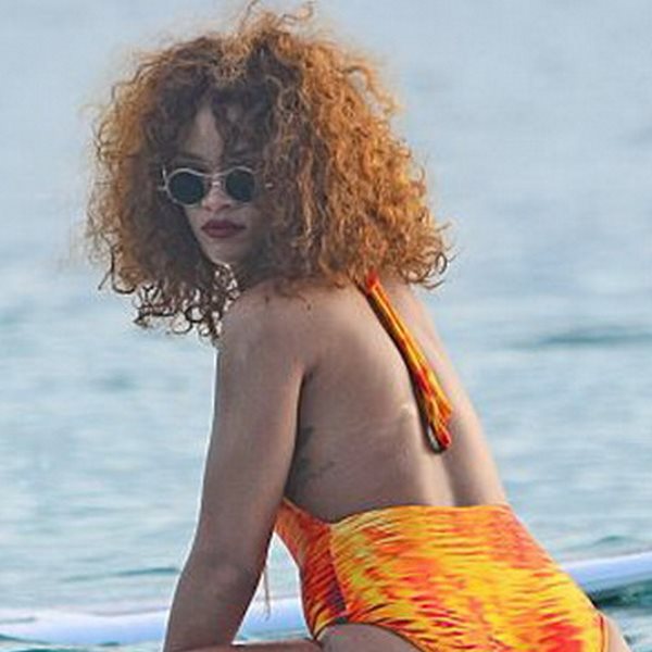 Rihanna: Έκανε SUP και αποκαλύφθηκαν οι μελανιές στα οπίσθιά της