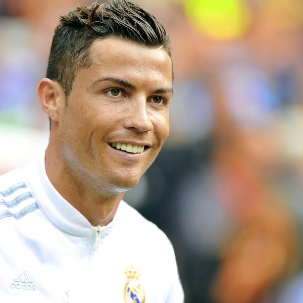 Ο Cristiano Ronaldo μας ξεναγεί στην υπερπολυτελή βίλα του στη Μαδρίτη!
