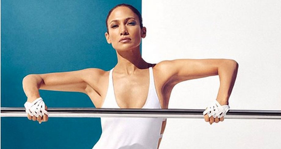 Jennifer Lopez: Θα υποδεθχεί το 2015 πιο... κορμάρα από ποτέ!