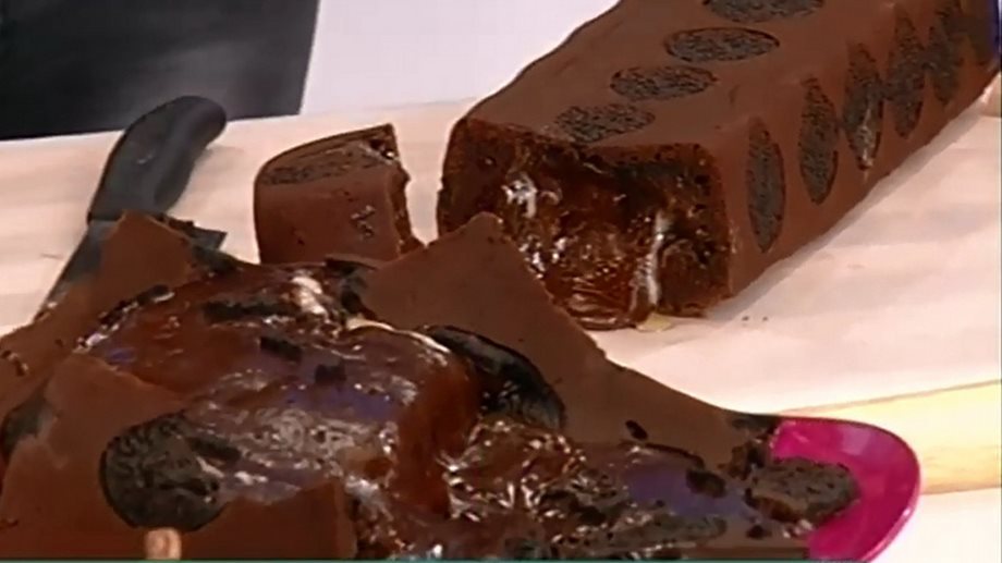 Υγρό κέϊκ σοκολάτας από την Αργυρώ Μπαρμπαρίγου (video)