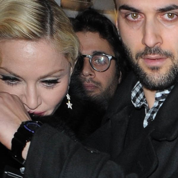 Madonna: Δεν θα πιστεύετε με τι παπούτσια εμφανίστηκε αμέσως μετά την τούμπα στα Brit Awards