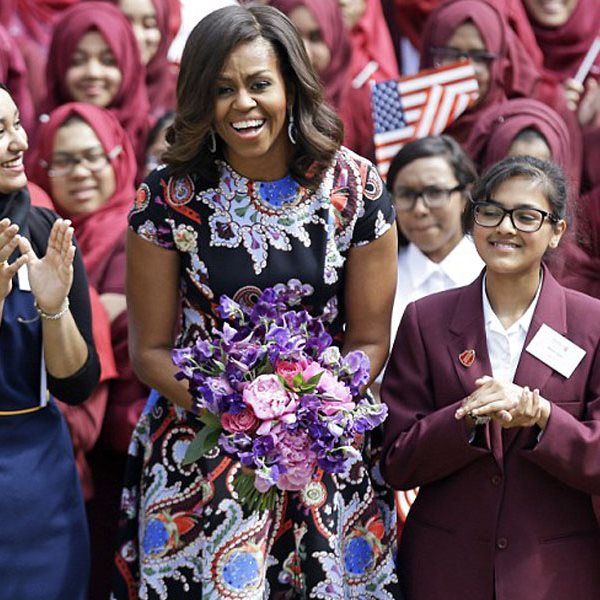 Michelle Obama: Το ταξίδι στη Βρετανία και το τσάι με τον Πρίγκιπα