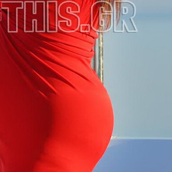 Κim Kardashian: Καμπύλες και κοιλιά... με φόντο το Αιγαίο! Δείτε φωτογραφίες