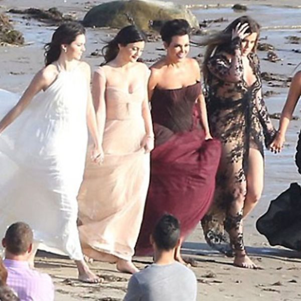 Kardashians: Στην παραλία με τουαλέτες!