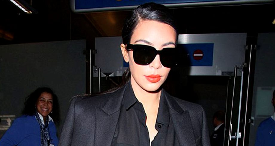 Kim Kardashian: Μαύρα γυαλιά, μαύρο σύνολο, μαύρη τσάντα και οι γόβες...