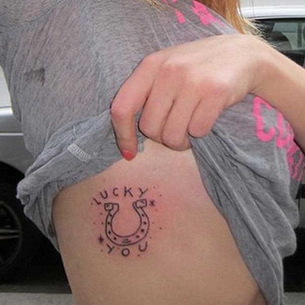Αποκάλυψε το νέο της τατουάζ που γράφει "τυχερούλα"!