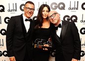 Οι σχεδιαστές Domenico Dolce και  Stefano Gabbana με τη μούσα τους, Monica Bellucci.