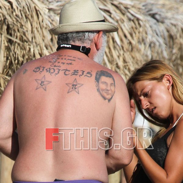Ο Πέτρος Φιλιππίδης έχει τo πρόσωπο του γιου του και τη σύζυγό του, τατουάζ στην πλάτη του!