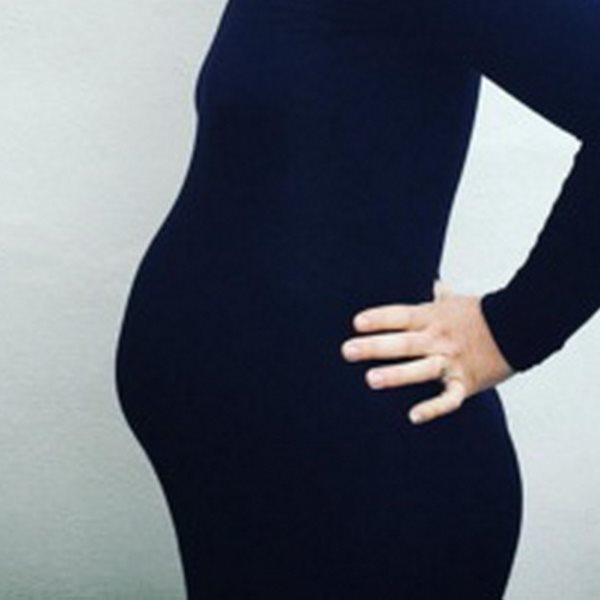 Η πολύ γνωστή celebrity είναι έγκυος και το ανακοίνωσε δείχνοντας την φουσκωμένη της κοιλίτσα! 
