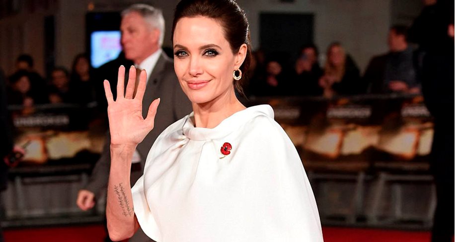 Angelina Jolie: Υπέκομψη με λευκό φόρεμα σε επίσημη πρεμιέρα