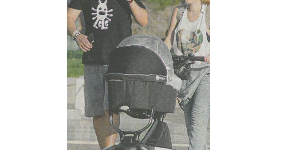 Αυτή ήταν η πρώτη βόλτα για τον νεογέννητο γιο του Έλληνα παρουσιαστή! Φωτογραφίες