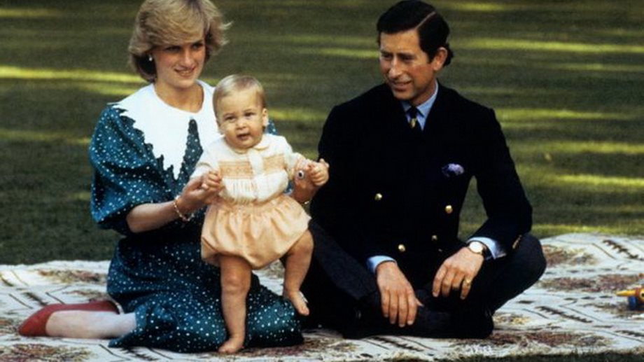 Οι επίσημες φωτογραφήσεις όταν γέννησαν: Η Νταϊάννα τον Γουίλιαμ, η Ελισάβετ τον Κάρολο & της Κέιτ, που ενόχλησε τους Βρετανούς
