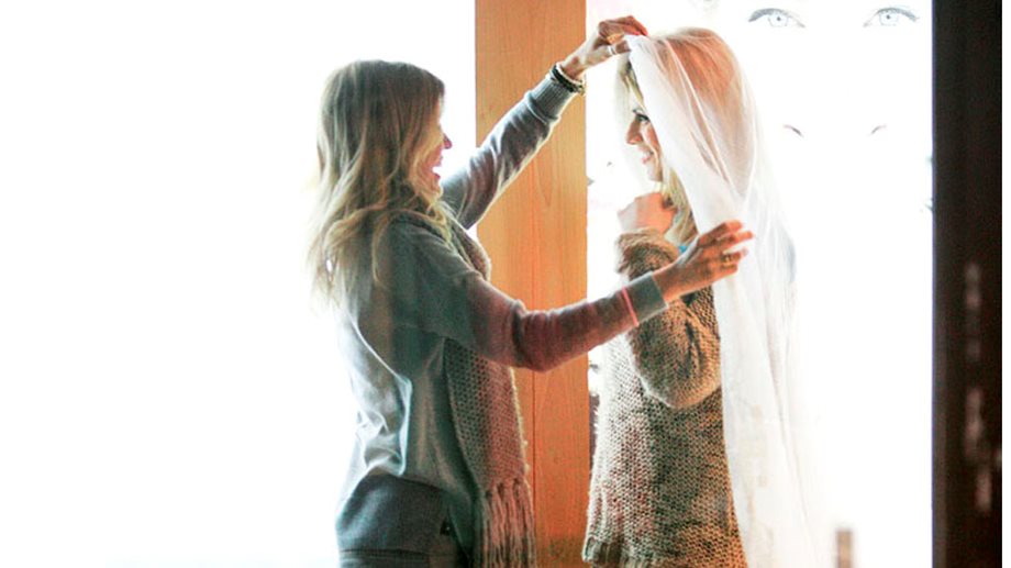 Η 'Ελενα Ράπτη σχεδιάζει γάμο στη Θεσσαλονίκη! Δείτε την σε ατελιέ νυφικών