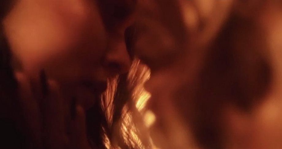 Αγγελική Ηλιάδη - Μαρία Κορινθίου: Το φιλί τους μπροστά στην κάμερα - VIDEO