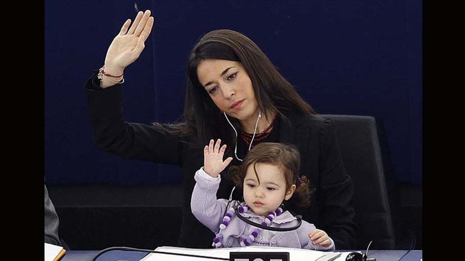 Victoria Cerioli: H 3χρονη μικρούλα που μεγαλώνει μέσα στο ευρωκοινοβούλιο