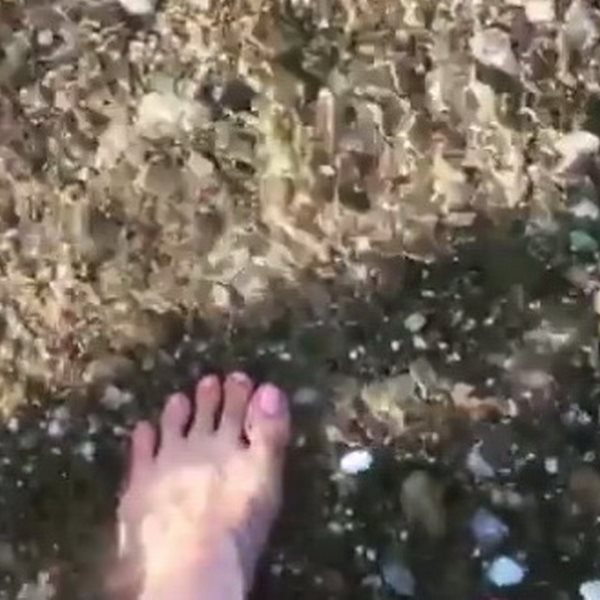 H ξανθιά Ελληνίδα παρουσιάστρια δημοσίευσε video από την παραλία!
