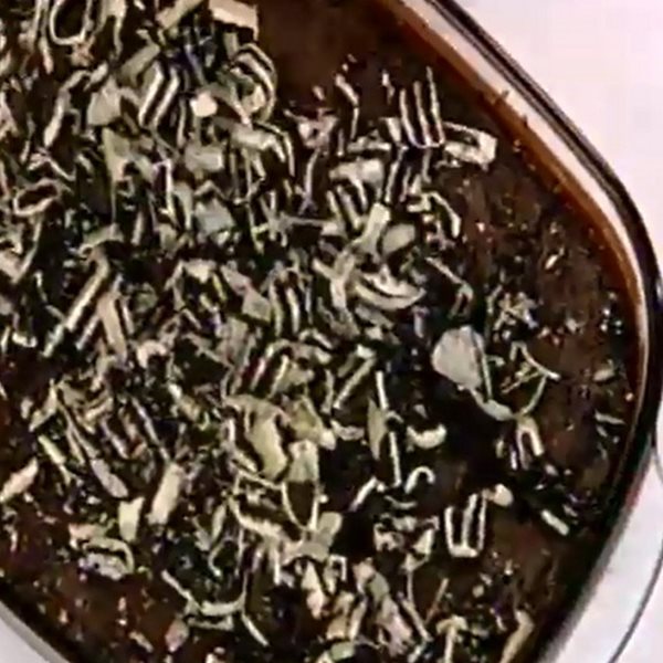 Σοκολατόπιτα με σιρόπι σοκολάτας από την Αργυρώ Μπαρμπαρίγου (Video)