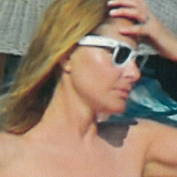 Τζένη Μπαλατσινού: Με καυτό bikini στην Πάτμο!