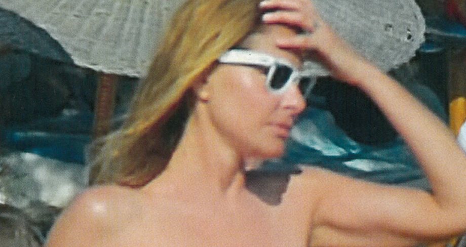 Τζένη Μπαλατσινού: Με καυτό bikini στην Πάτμο!