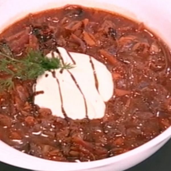 Η διάσημη χειμωνιάτικη σούπα Μπορς από την Αργυρώ