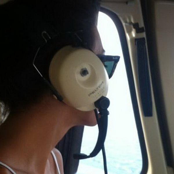 Ποια ελληνίδα παρουσιάστρια μισεί τις πρωινές πτήσεις και ταξιδεύει με... ελικόπτερο; (Δείτε τις φωτογραφίες)