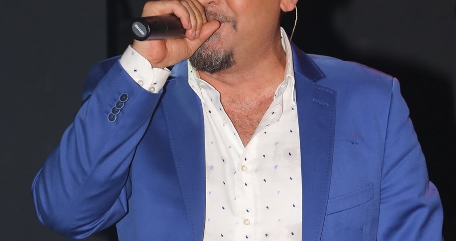 Πολύ γνωστός Έλληνας τραγουδιστής: "Έκανα εξετάσεις και διαγνώστηκα με λευχαιμία"