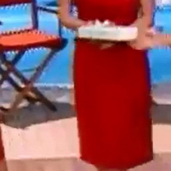 Εμφανίστηκαν και οι τρεις στην εκπομπή με το ίδιο κόκκινο φόρεμα!