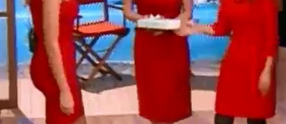 Εμφανίστηκαν και οι τρεις στην εκπομπή με το ίδιο κόκκινο φόρεμα!