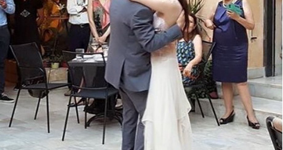 Λαμπερός γάμος στην ελληνική showbiz! Το πολύ γνωστό ζευγάρι μόλις παντρεύτηκε