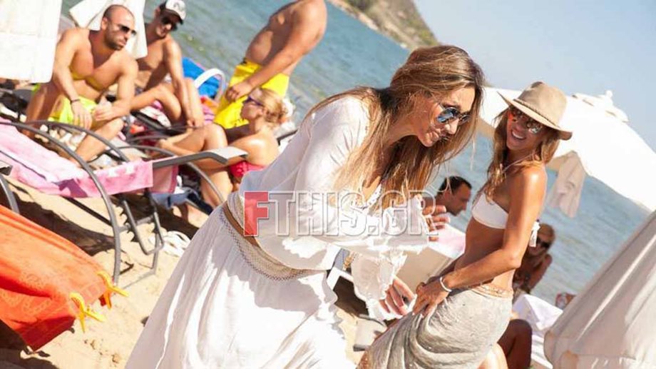 Ελένη Πετρουλάκη: Με άψογο hippie style στην παραλία. Δείτε φωτογραφίες