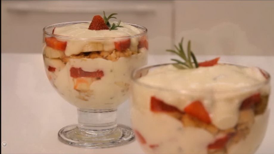 Trifle με γιαούρτι και φρούτα