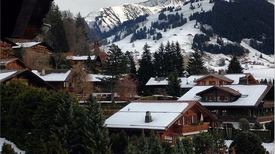 Ποιος ξεκίνησε ήδη τις Χριστουγεννιάτικες διακοπές του στο Gstaad;