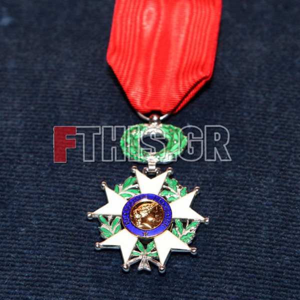 Ο Ντέμης Ρούσσος πήρε το μετάλλιο του "Ιππότη της Λεγεώνας της Τιμής"