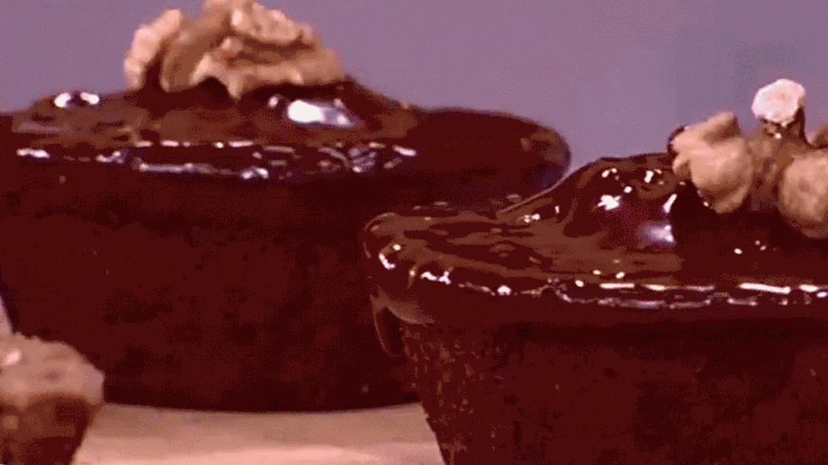Ατομικά κέικ με σοκολάτα από τον Άκη Πετρετζίκη VIDEO